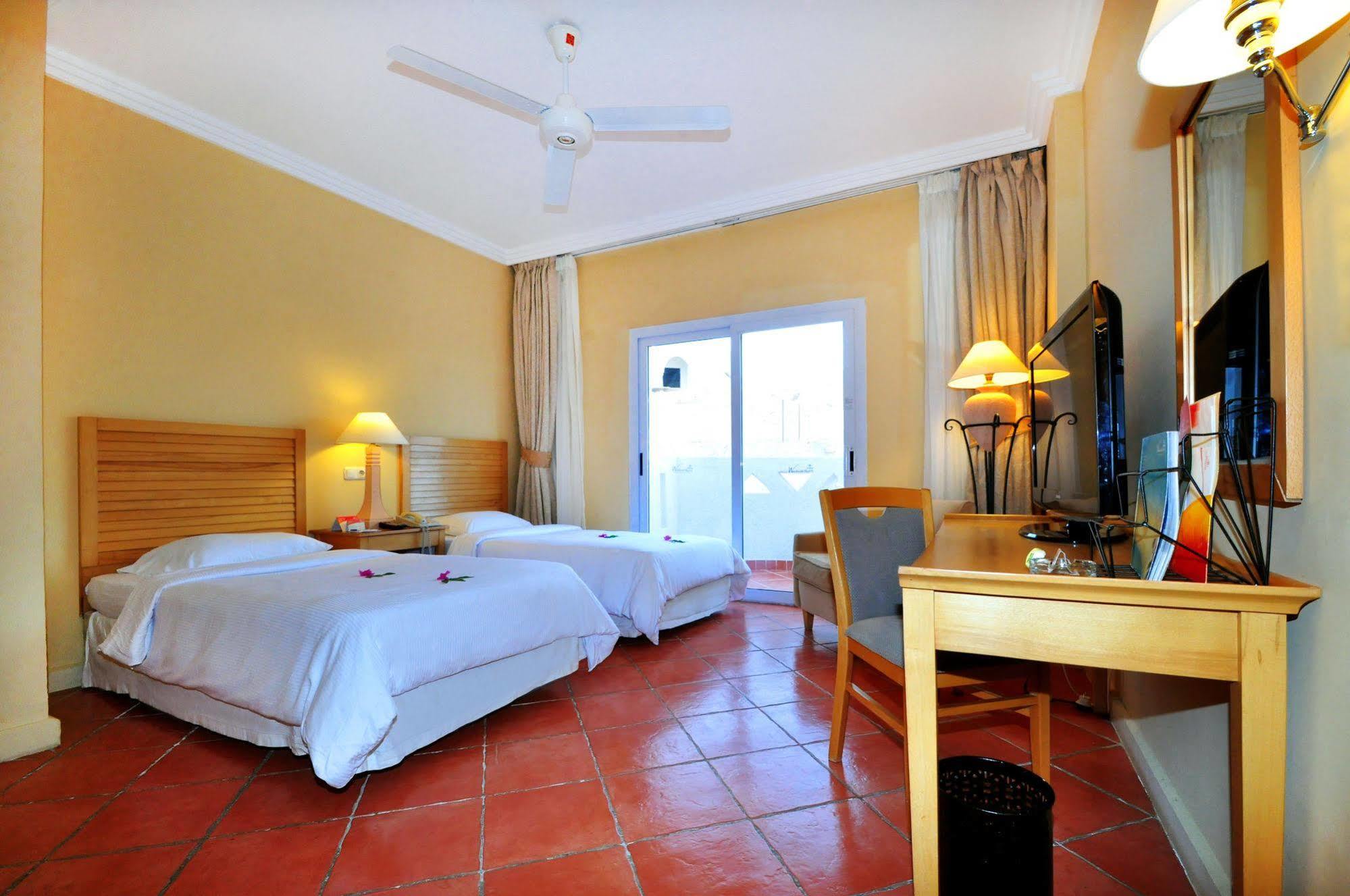 Hotel Jaz Sharm Dreams Exteriér fotografie A room at the hotel